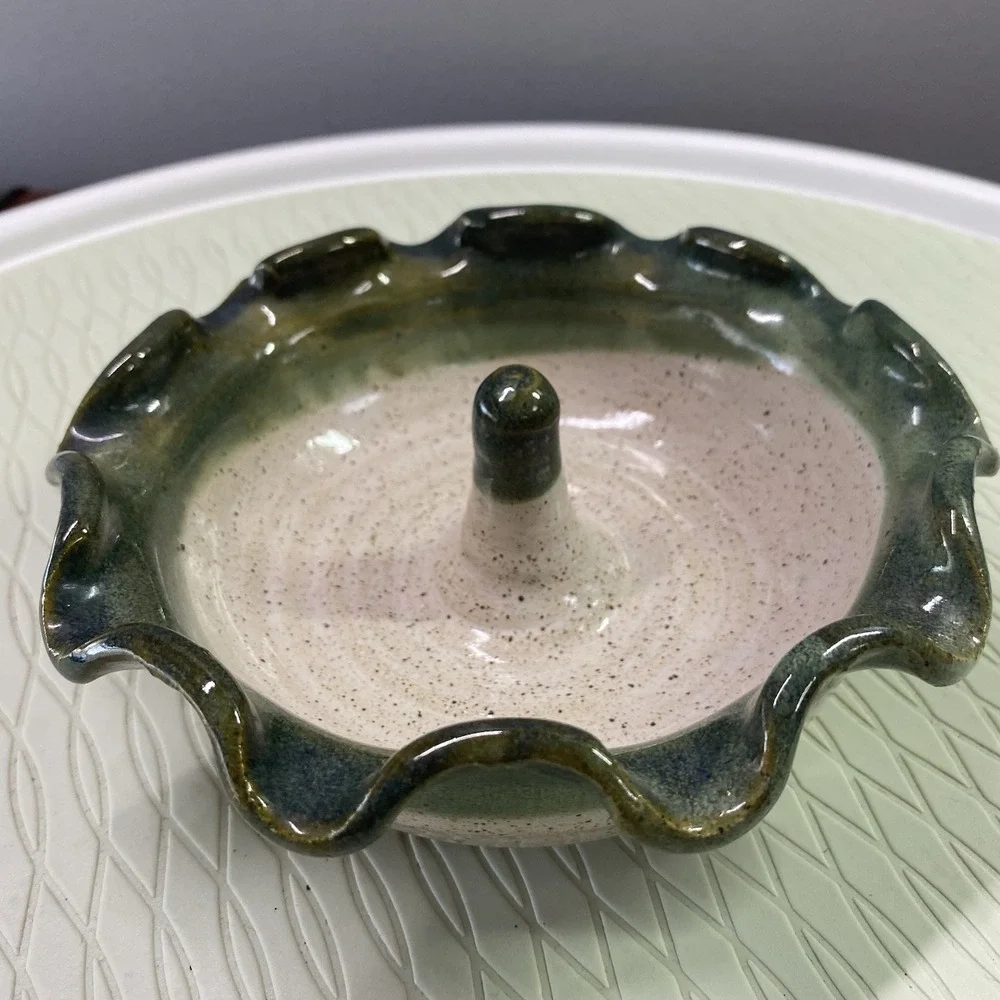 Dean White Pottery, Stoneware Apple/Onion Baking Dish Signed.Speckled Glaze‎